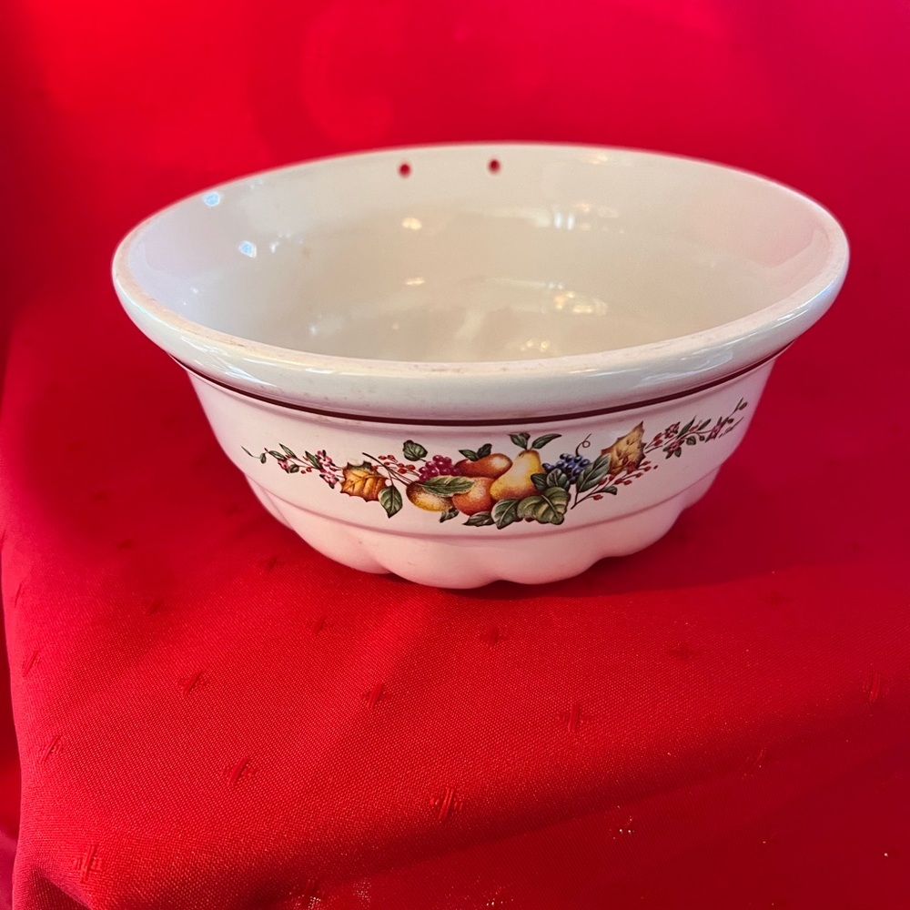 Vintage Ceramic Jello
Bundt Cake Mold Baking Pan, Kitchen Wall Decor
Teleflora